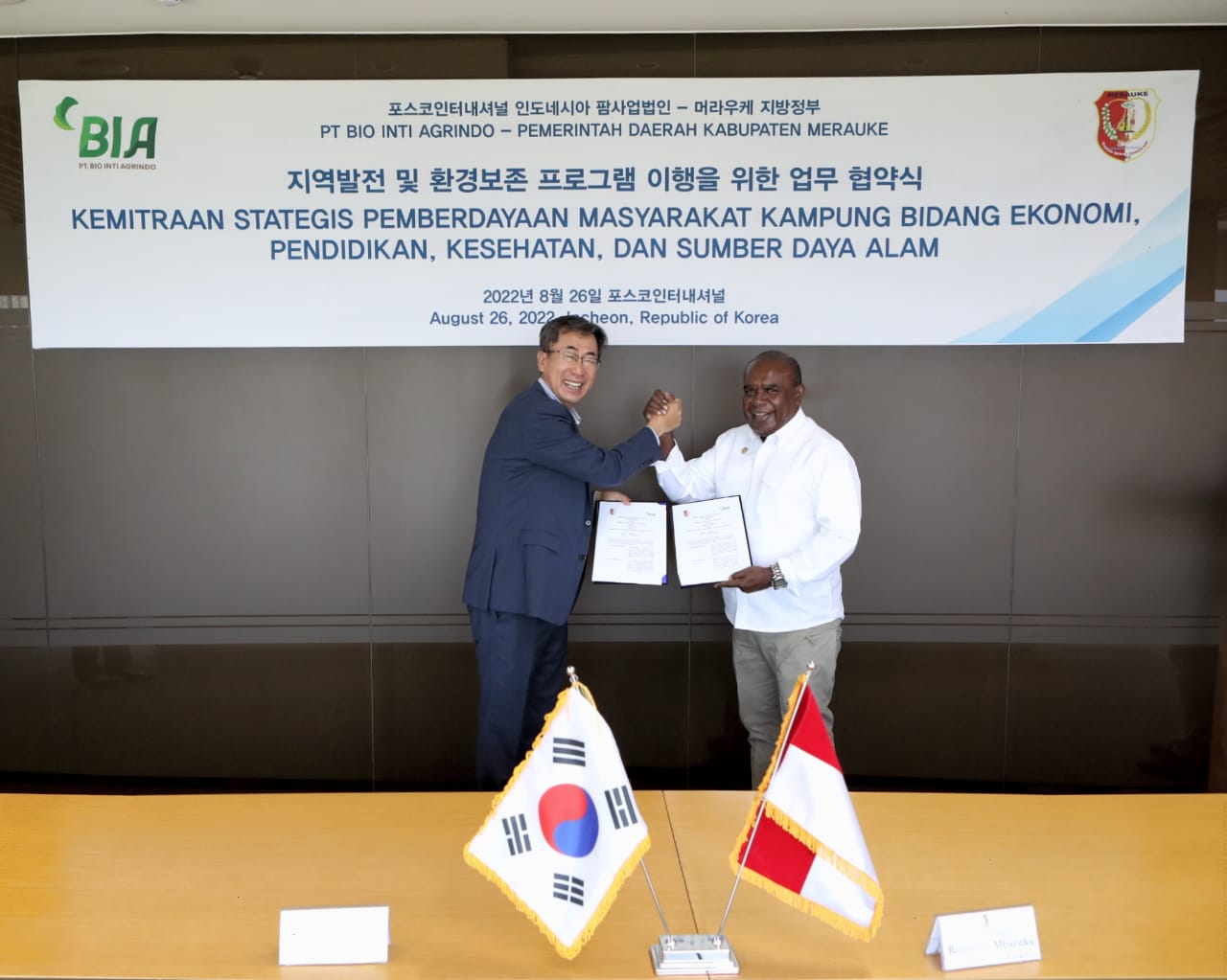 Bupati Merauke Teken Kerjasama  dengan President Director PT BIA di Korea Selatan