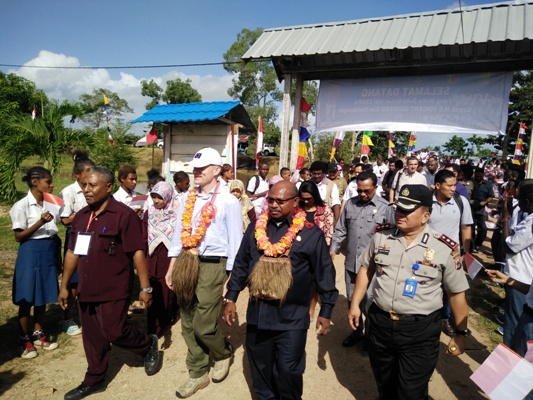 Bupati Merauke Teteskan Air Mata
