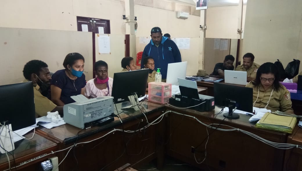 Untuk meningkat Kualitas SDM, ASN dan Honorer Dinas Kependudukan dan Pencatatan Sipil Melakukan Pelatihan Komputer.