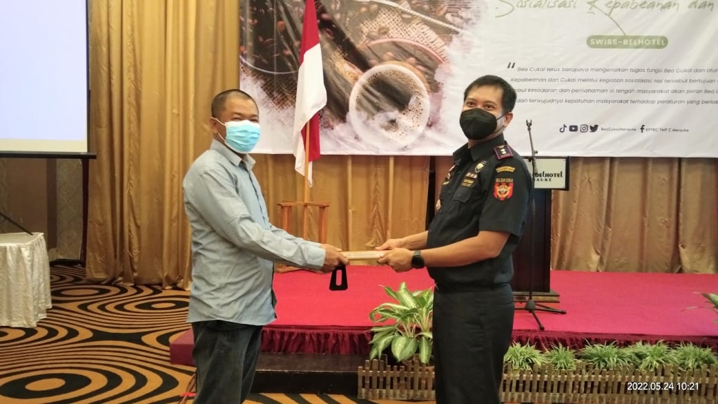 Pengusaha Barang Kena Cukai Terima Penghargaan dari DJBC Merauke