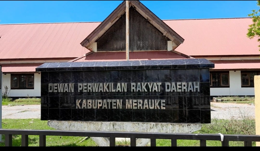 Gedung DPRD Kabupaten Merauke Mulai Dibongkar Untuk Bangun Baru