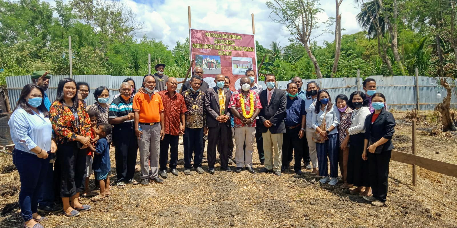 Hadir Peletakan Batu Gereja, Romanus Mbaraka Sumbang Bahan Bangunan
