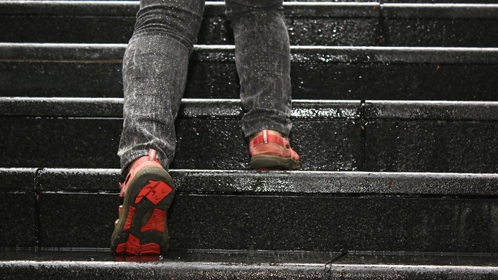 Naik dan Turun Tangga, Olahraga Sederhana yang Bermanfaat untuk Kesehatan