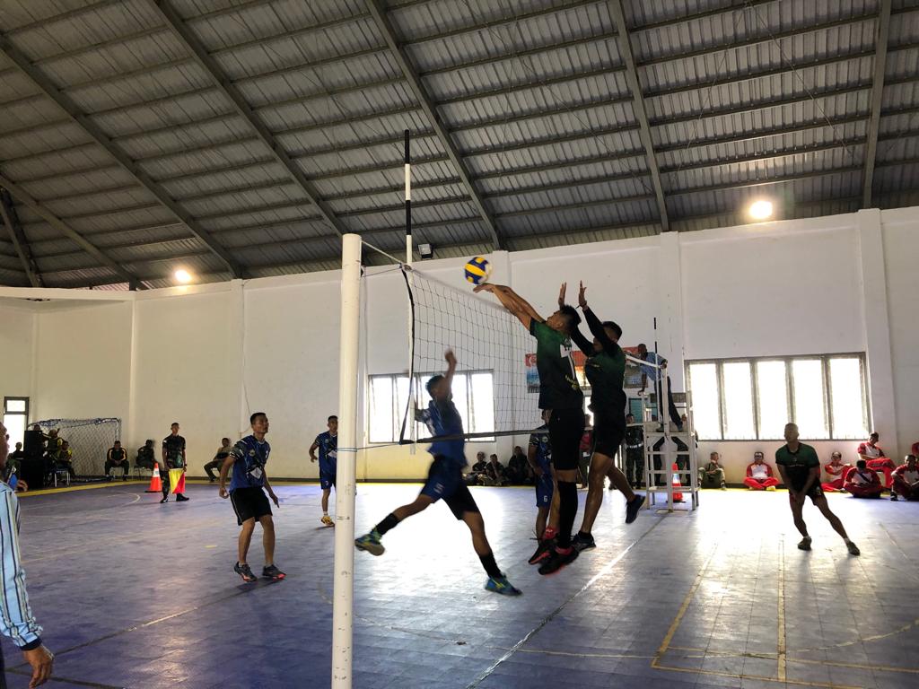 Songsong HUT TNI Ke-74 Di Merauke Diselenggarakan Pertandingan Bola Voli