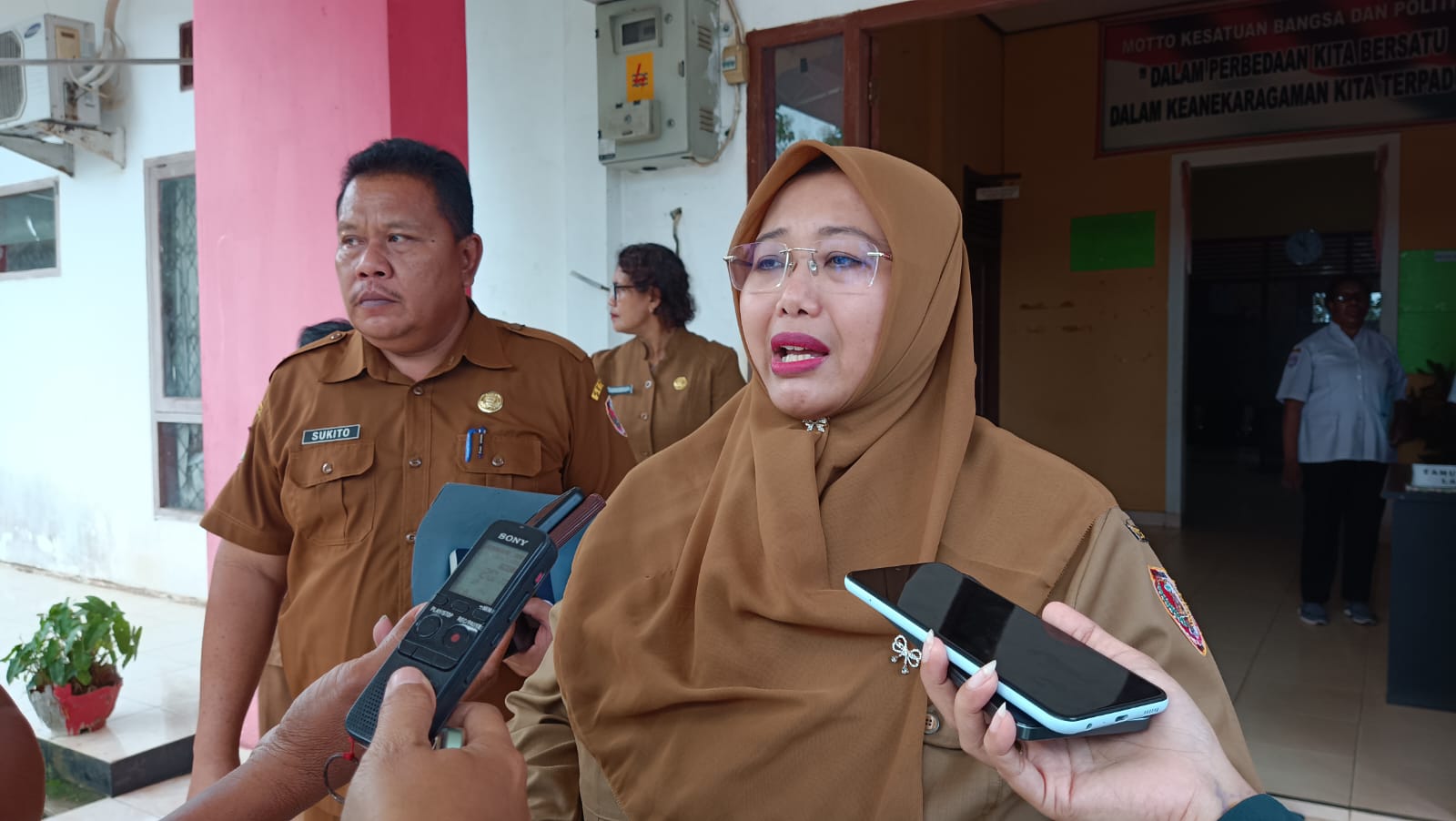 Lapar dan Tak Punya Pekerjaan Tetap, Mama Asmat Terpaksa Jadi Pemulung Hingga Mencuri