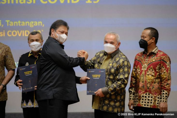 Vaksinasi Covid-19 di Indonesia, Lini Masa Kebijakan dan Dinamika Pandemi