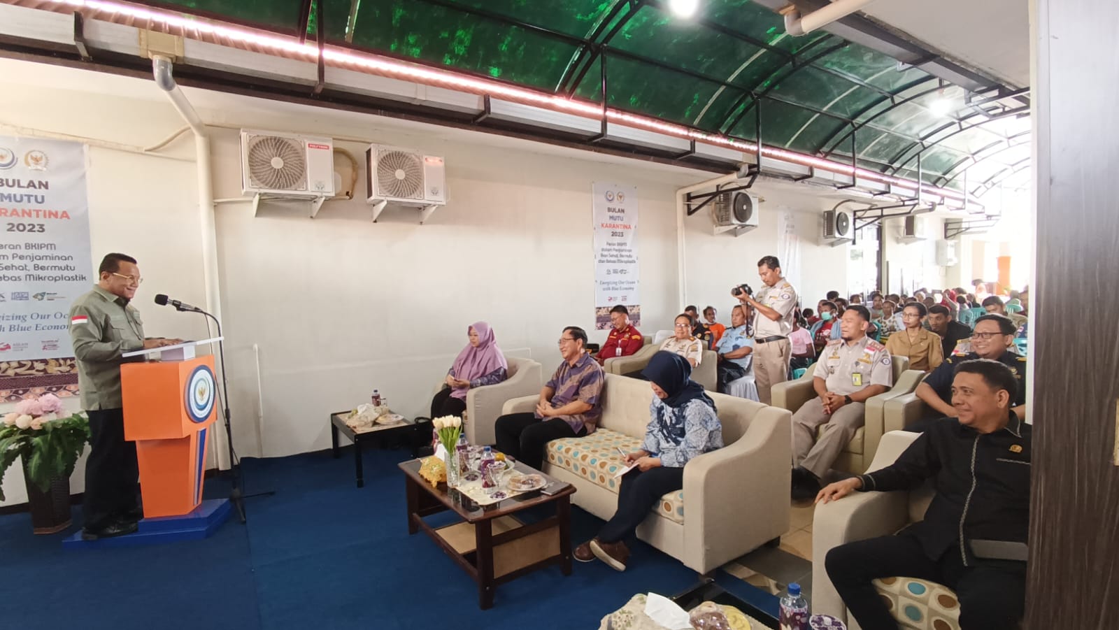 Anggota Komisi IV Sulaeman Hamzah Bersama KKP Bagikan 500 Paket Produk Perikanan