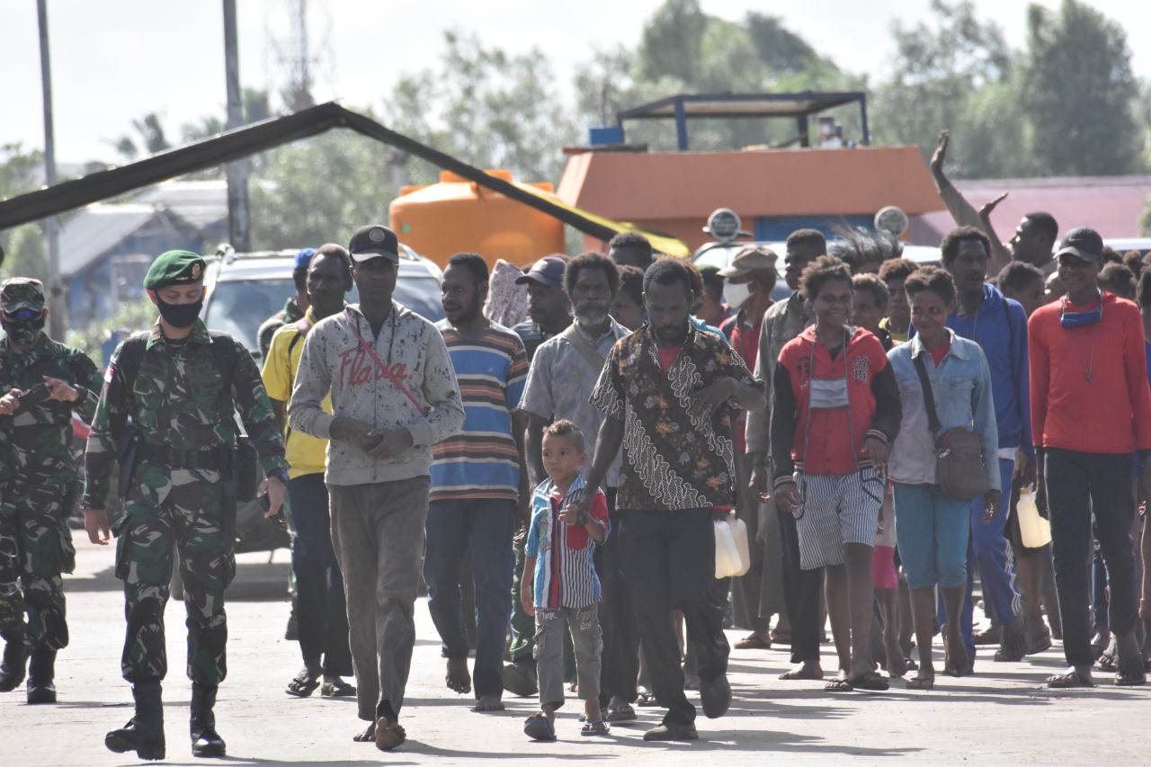 Danrem Merauke Lepas  Satgas Pamtas RI-PNG Yonif MR 411/PDW Kostrad dan Yonif 406/CK