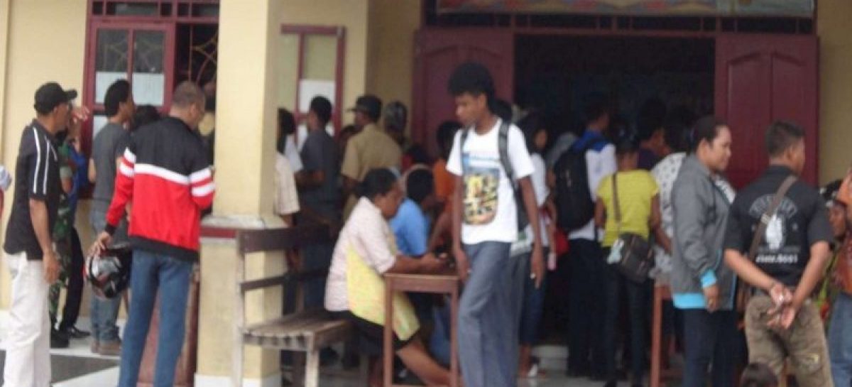Ratusan Warga Ã¢â‚¬ÂSerbuÃ¢â‚¬Â Kantor Distrik Merauke