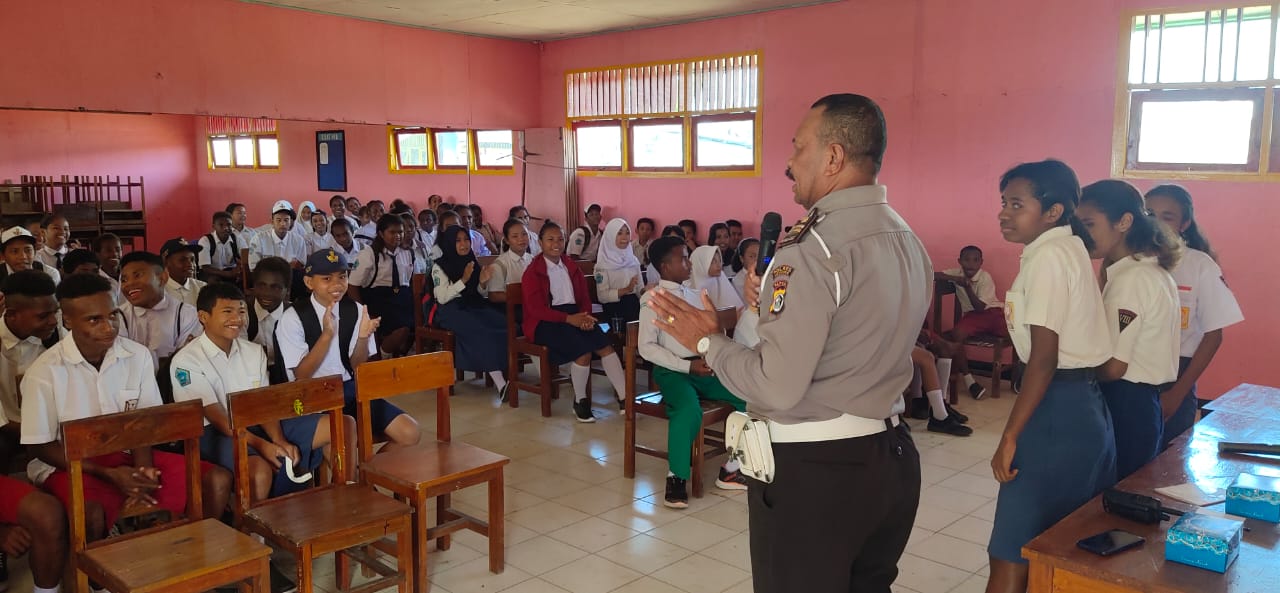 Satuan Lantas Polres Merauke Berikan penyuluhan Tertib Berlalu Lintas 