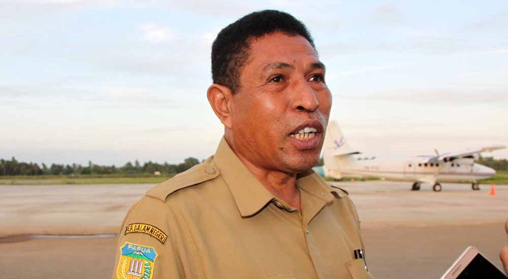 Ketika Tenggelam, Kepsek Imam Nur Membawa Kelengkapan Siswa
