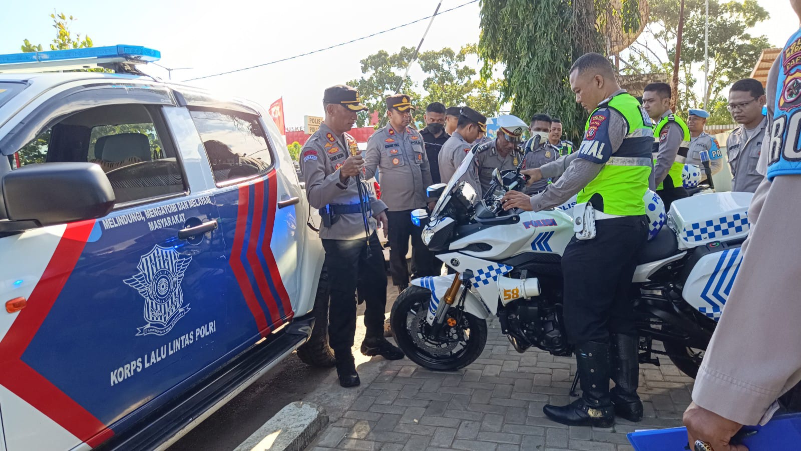 Tunjang Pelaksanaan Tugas Anggota, Kapolres Merauke Periksa Kelengkapan Kendaraan Dinas