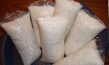Hindari Masak Lontong Dibungkus Plastik