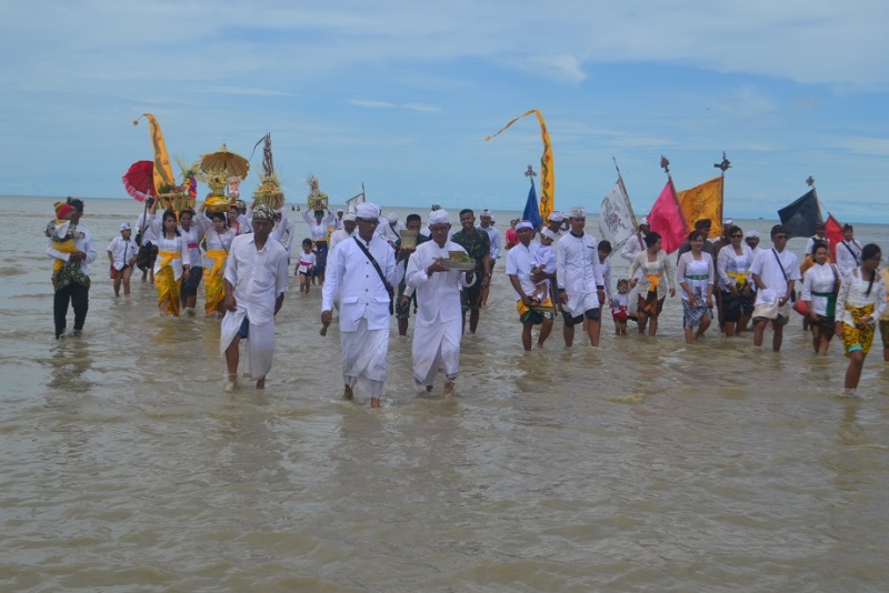Ratusan Umat Hindu diMerauke Mengikuti Upacara Melasti