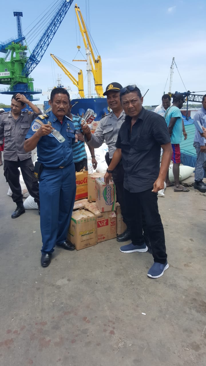 Polsek Pelabuhan Merauke Amankan Ratusan Botol Miras