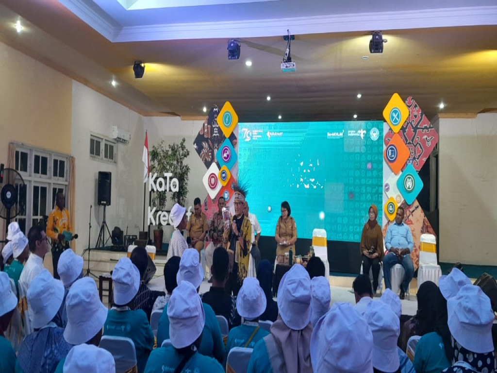 Menteri Pariwisata Sandiaga Uno Berikan Motivasi Bagi Pelaku Ekonomi Kreatif di Merauke