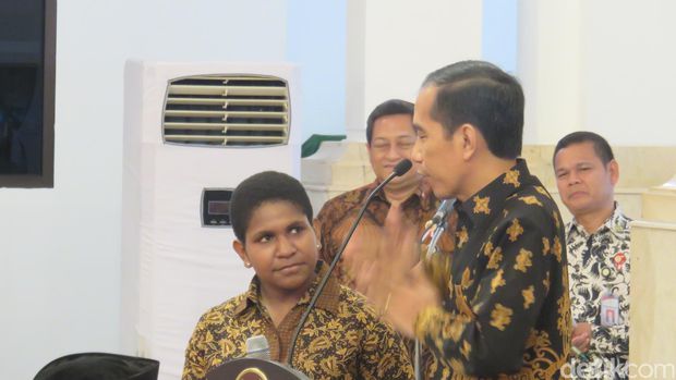 Nita Si Jago Matematika Asal Nduga Papua 'Presentasi' Metode Belajar ke Jokowi