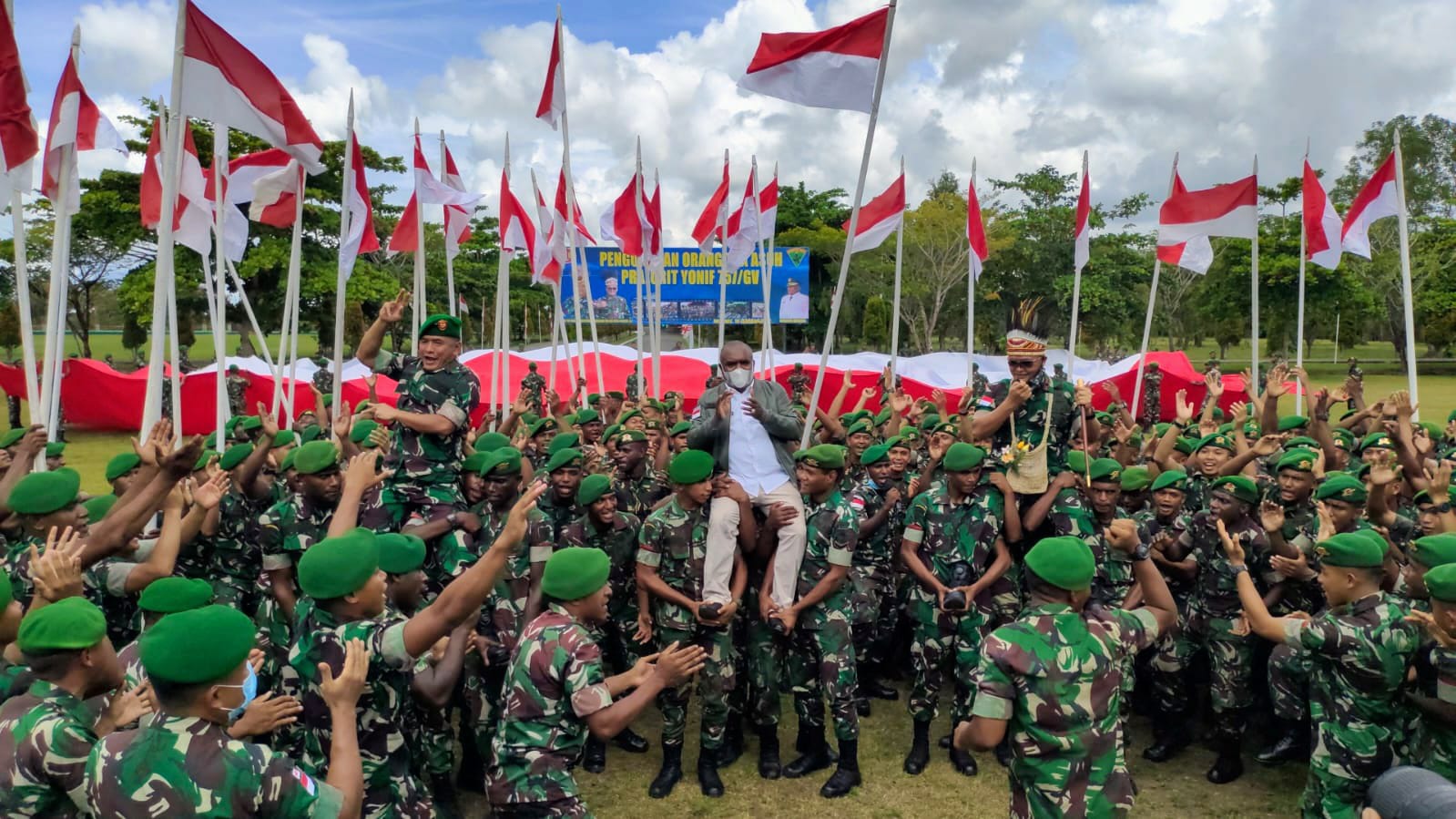 Bupati Merauke Dikukuhkan Jadi Orangtua Asuh Prajurit Yonif 757/GV