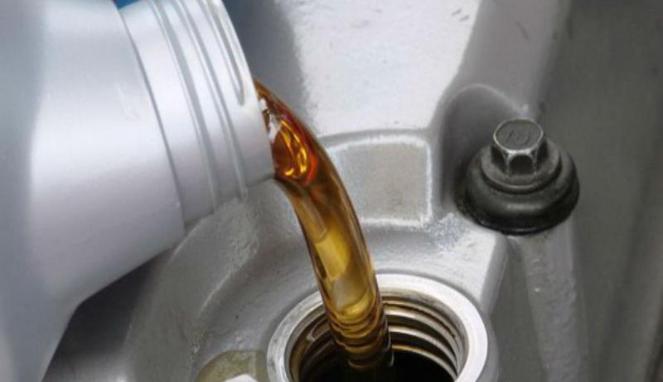 Jangan Sepelekan Tradisi Ganti Oli, Ini Bahayanya