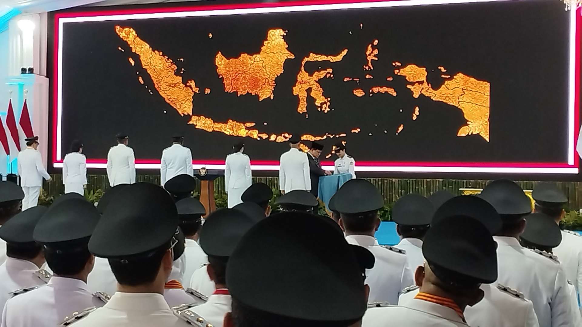 Presiden Resmi Lantik Kepala Daerah di Istana