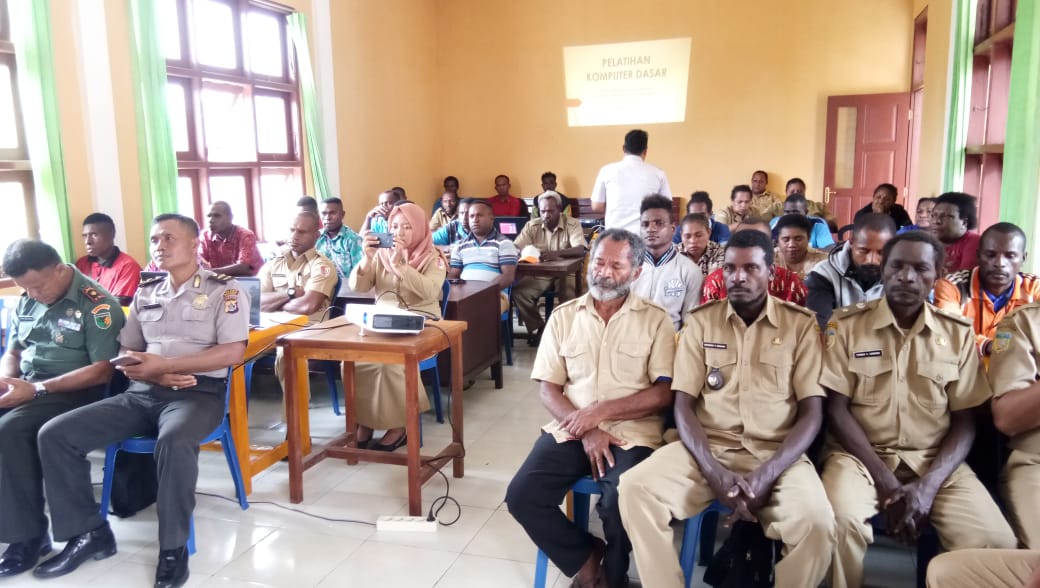 Sebanyak  30 Peserta dari Aparat Distrik, Aparat Kampung, dan Masyarakat di Distrik Sota ikut Pelatihan Komputer 