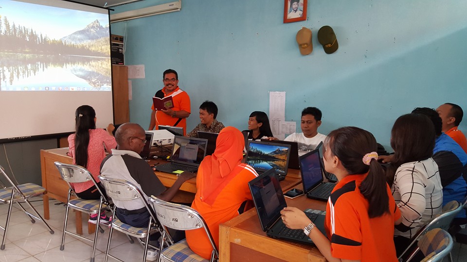 PELATIHAN KOMPUTER  DAN INTERNET GRATIS DI DISKOMINFO MERAUKE