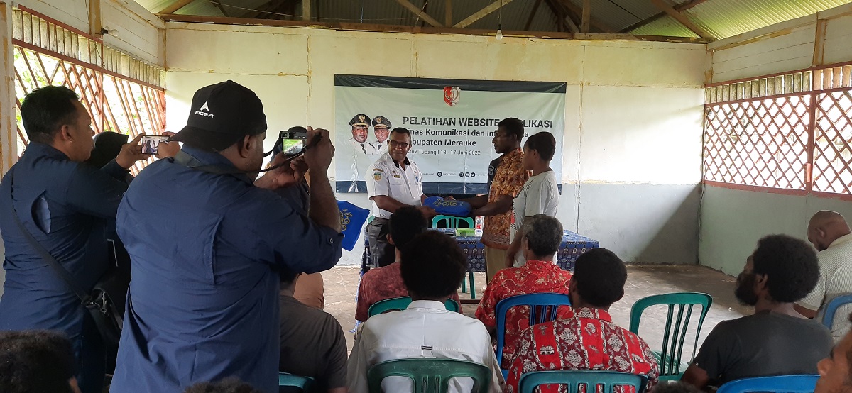 30 Peserta Aparat Kampung dan Masyarakat di Distrik Tubang Mengikuti Pelatihan TIK