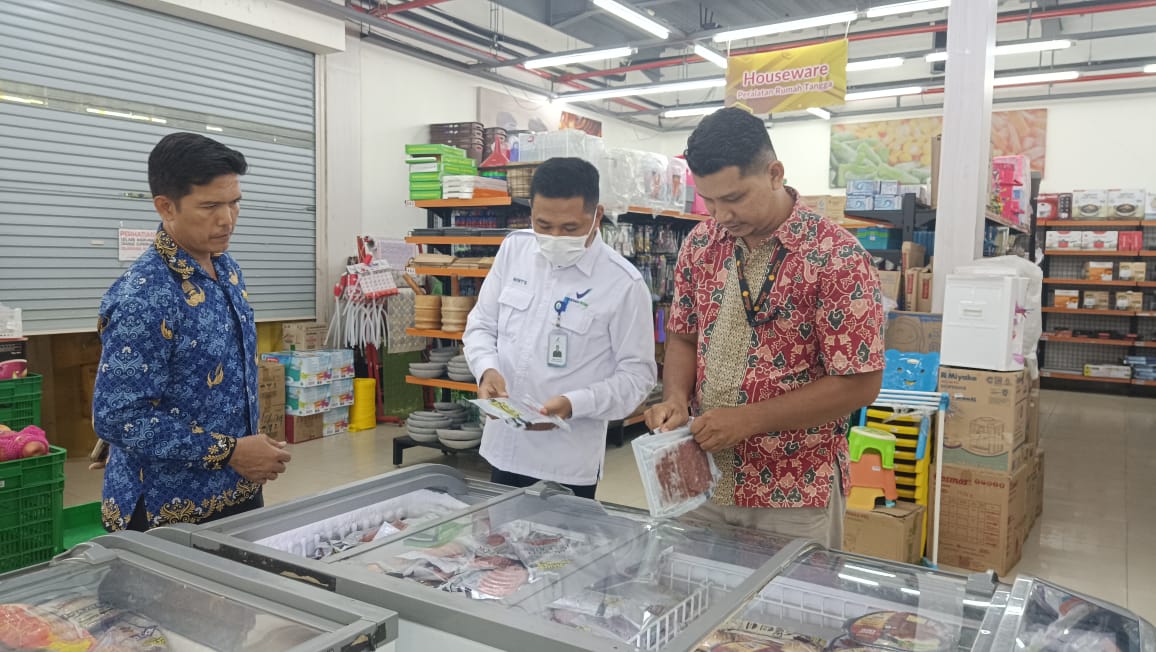 Songsong Natal, Loka POM dan Dinkes Merauke Melakukan Pengawasan Pangan