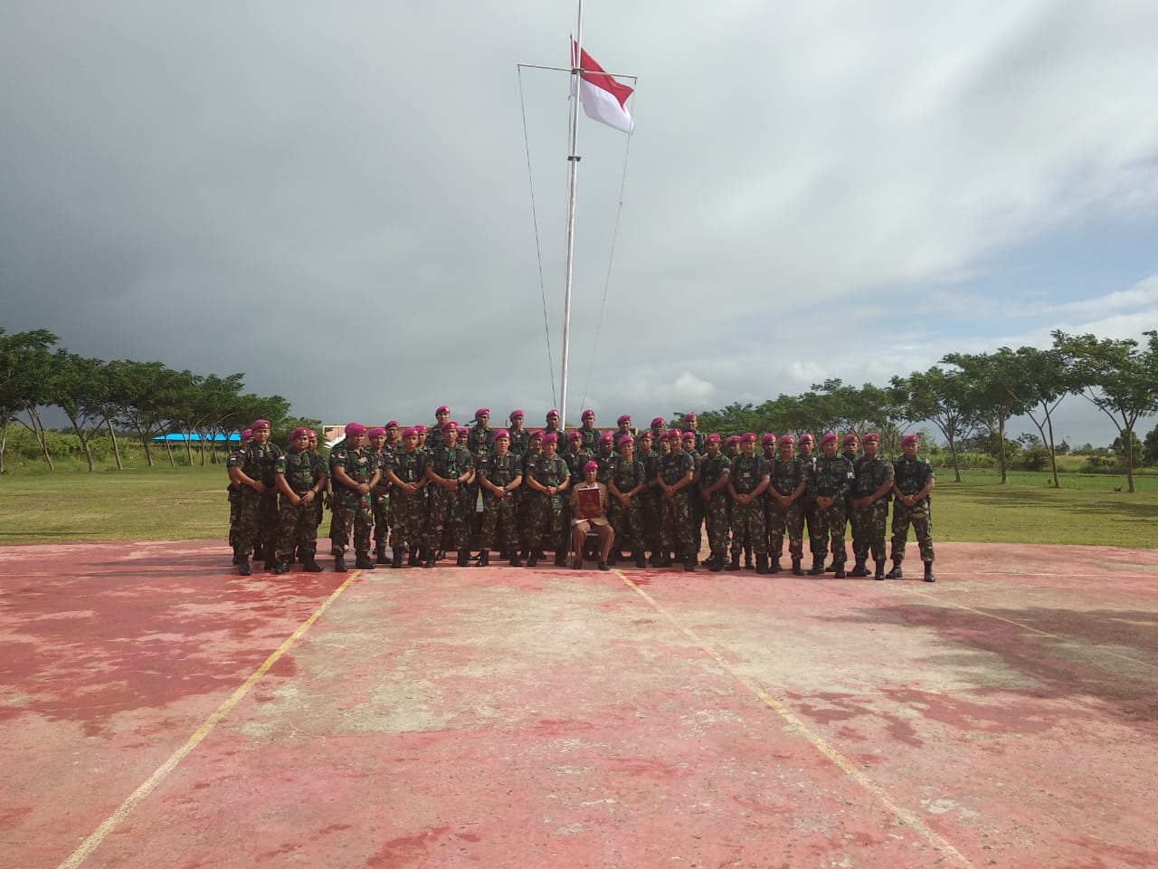 Peltu Mar Purnawirawan Herman Muskanan Terima Penghargaan