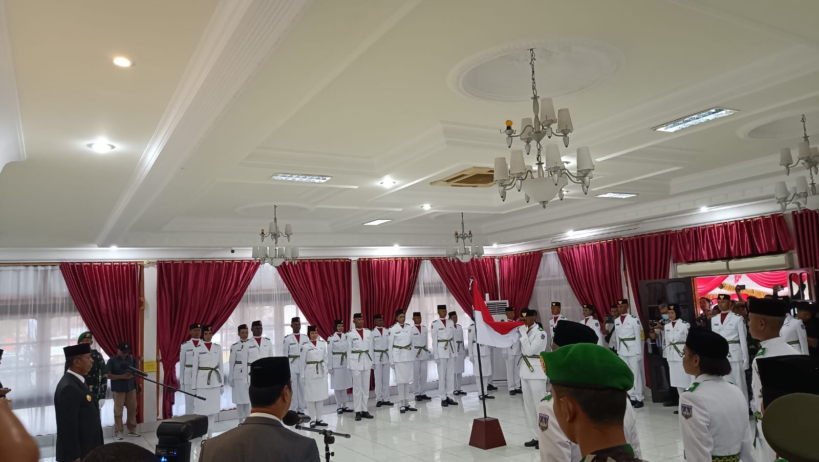 Pj Gubernur PPS Kukuhkan Puluhan Anggota Paskibraka