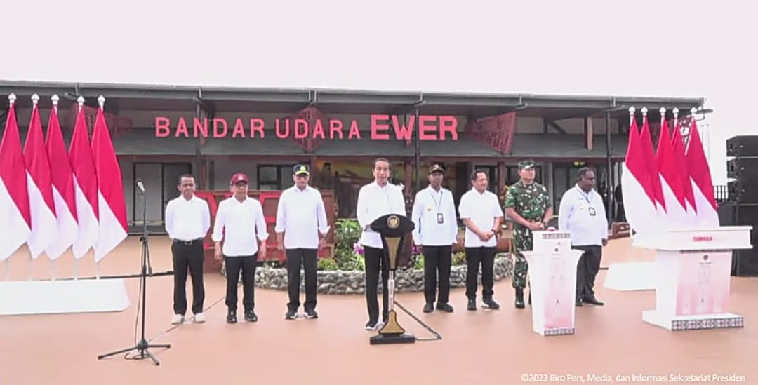 Presiden Jokowi Resmikan Bandara Ewer di Kabupaten Asmat