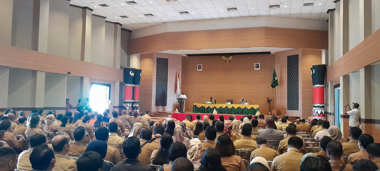 Pertemuan Bupati Merauke dan ASN yang akan beralih sebagai ASN Provinsi Papua di Kantor Bupati Merauke