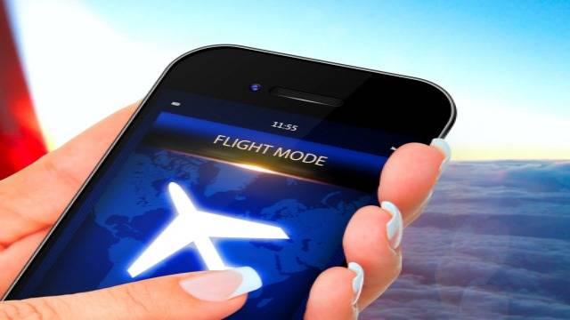 Alasan Pentingnya Aktifkan 'Flight Mode' Dalam Pesawat
