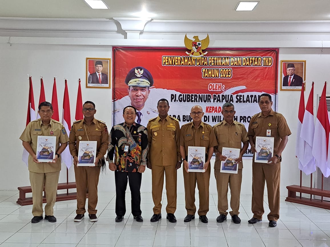 Pj Guberbur Papua Selatan Serahkan DIPA 2023 dan Daftar Alokasi TKD