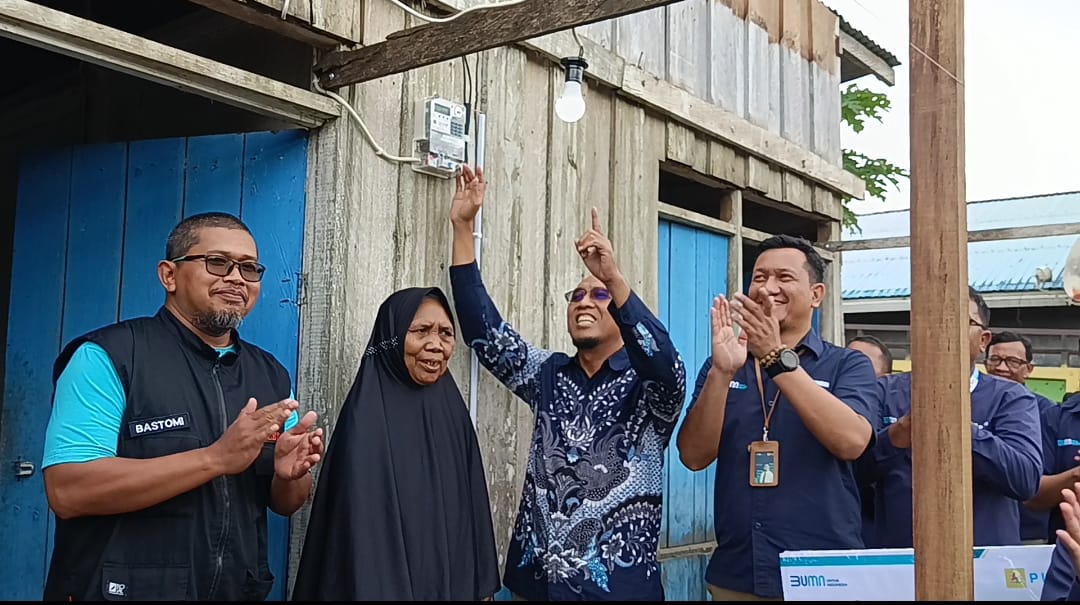 Warga Merauke Nikmati Listrik Melalui Program Penyalaan Light Up the Dream