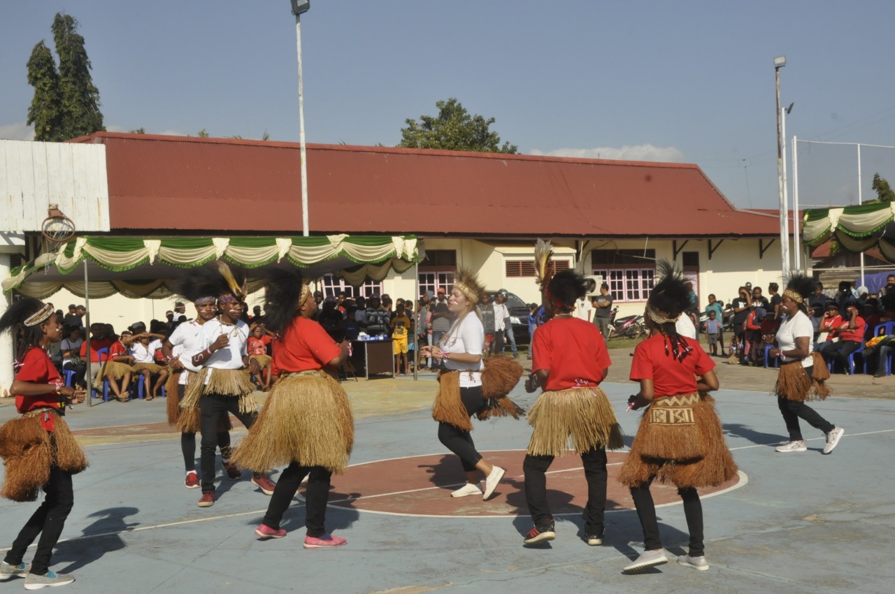 Dekatkan Masyarakat, Ketua  DPRD Merauke Gelar Lomba Poco-Poco