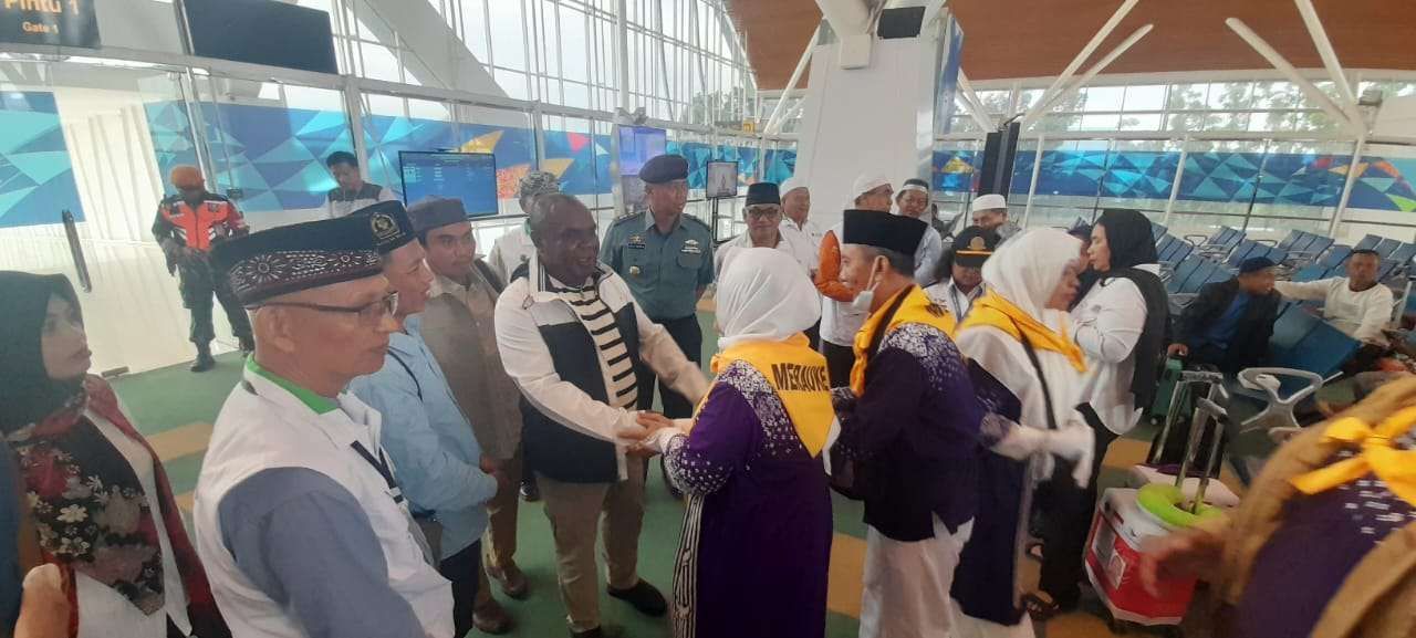 Jemaah Calon Haji Merauke Betolak Menuju Embarkasi Makassar