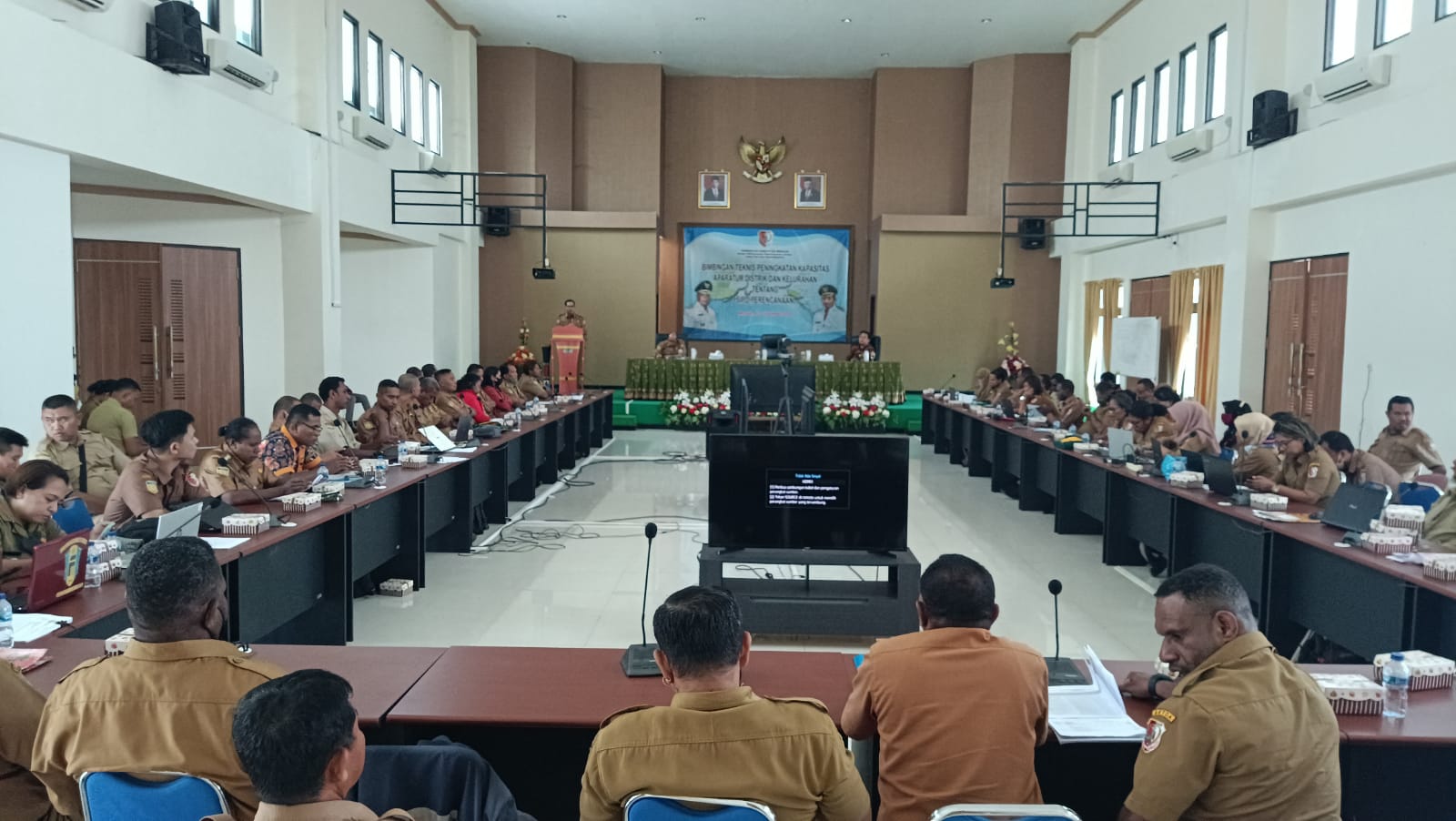 Aparatur Distrik dan Kelurahan Ikuti Bimtek SIPD Perencanaan