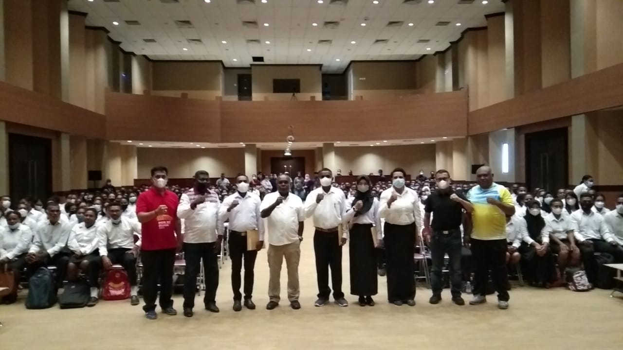 Bupati Merauke Serahkan 344 SK CPNS Formasi Umum 2018 