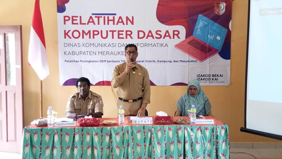 Pelatihan Komputer Bagi Aparat Distrik, Aparat Kampung Dan Masyarakat Di Distrik Sota 