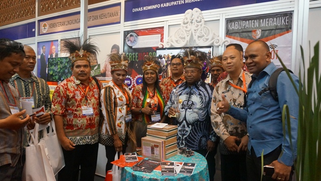 Bupati Merauke menerima Penghargaan TOP 40 Inovasi Pelayanan Publik dari Wakil Presiden RI