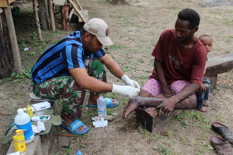 Warga Sakit Menahun Diobati TMMDKe-106 Kodim 1707/Merauke
