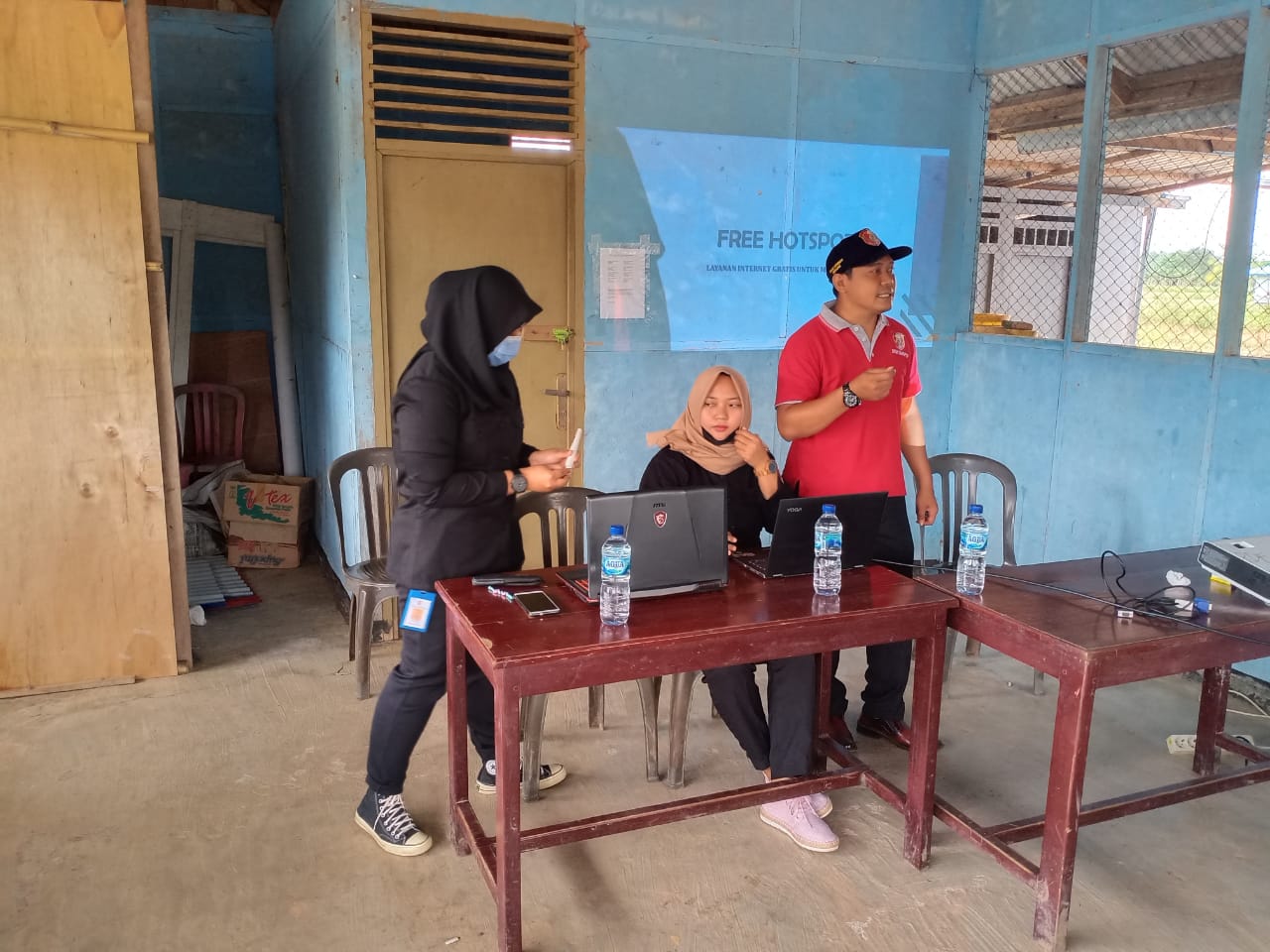 Diskominfo Merauke Beri Pendampingan Pembuatan Akun Freehotspot di Kampung Tambat