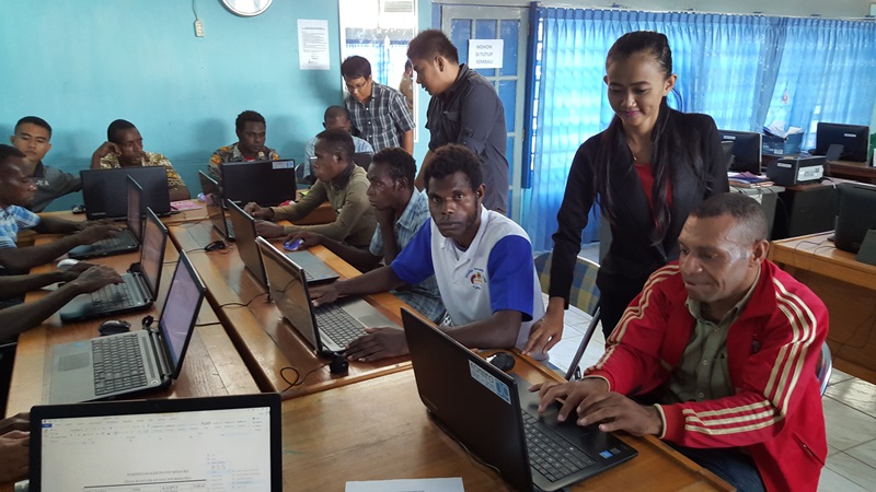 Mahasiswa STISIPOL Yaleka Maro mengikuti Pelatihan Komputer di Dinas Kominfo Merauke