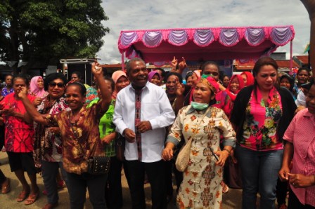 Pedagang Rayakan Hari Kartini Di Pasar Pharaa Sentani