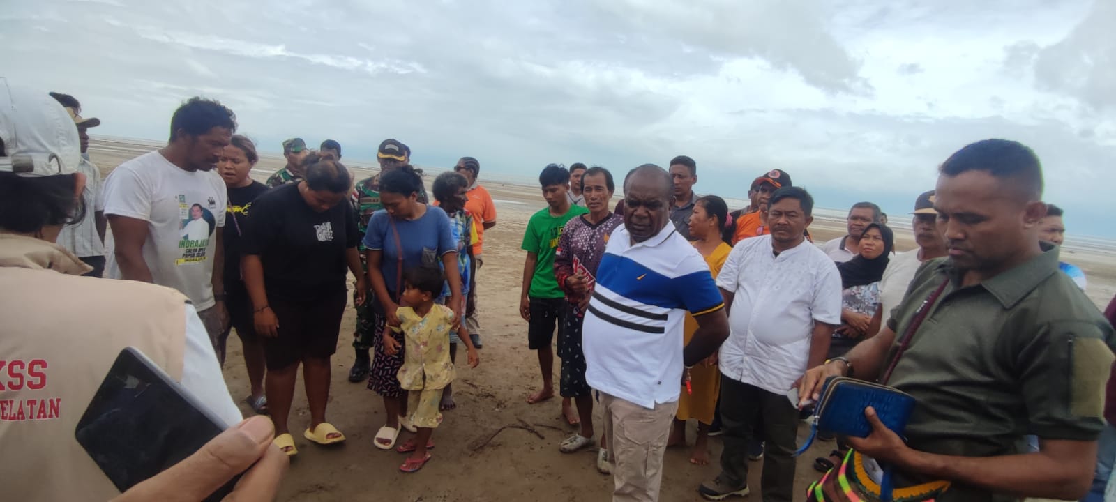 Bupati Merauke Datangi dan Serahkan Bantuan Bagi Warga Terdampak Banjir