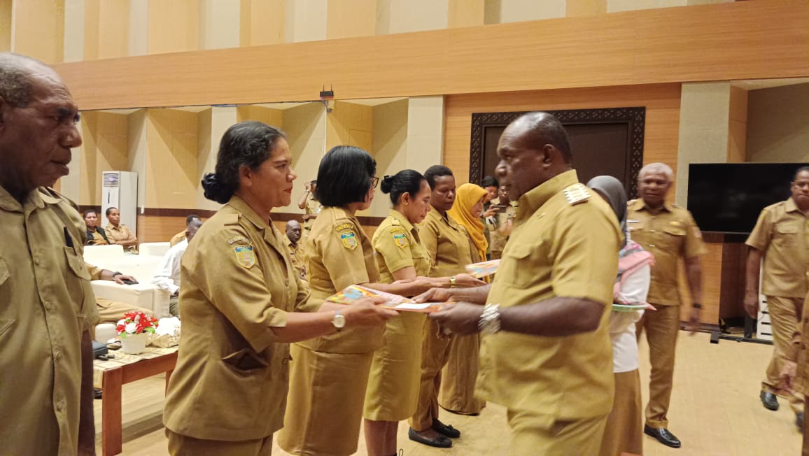 Bupati Merauke Pimpin Serah Terima Jabatan Kepala Sekolah