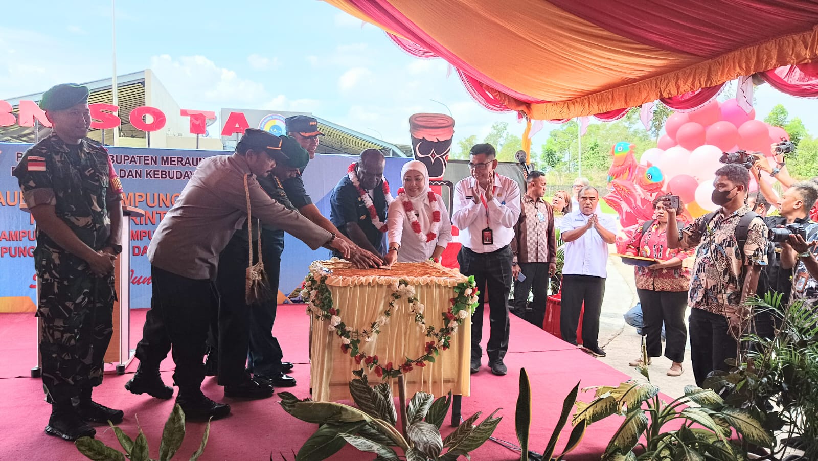 Romanus Mbaraka Launching Kampung Wisata Kategori Rintisan di Distrik Sota