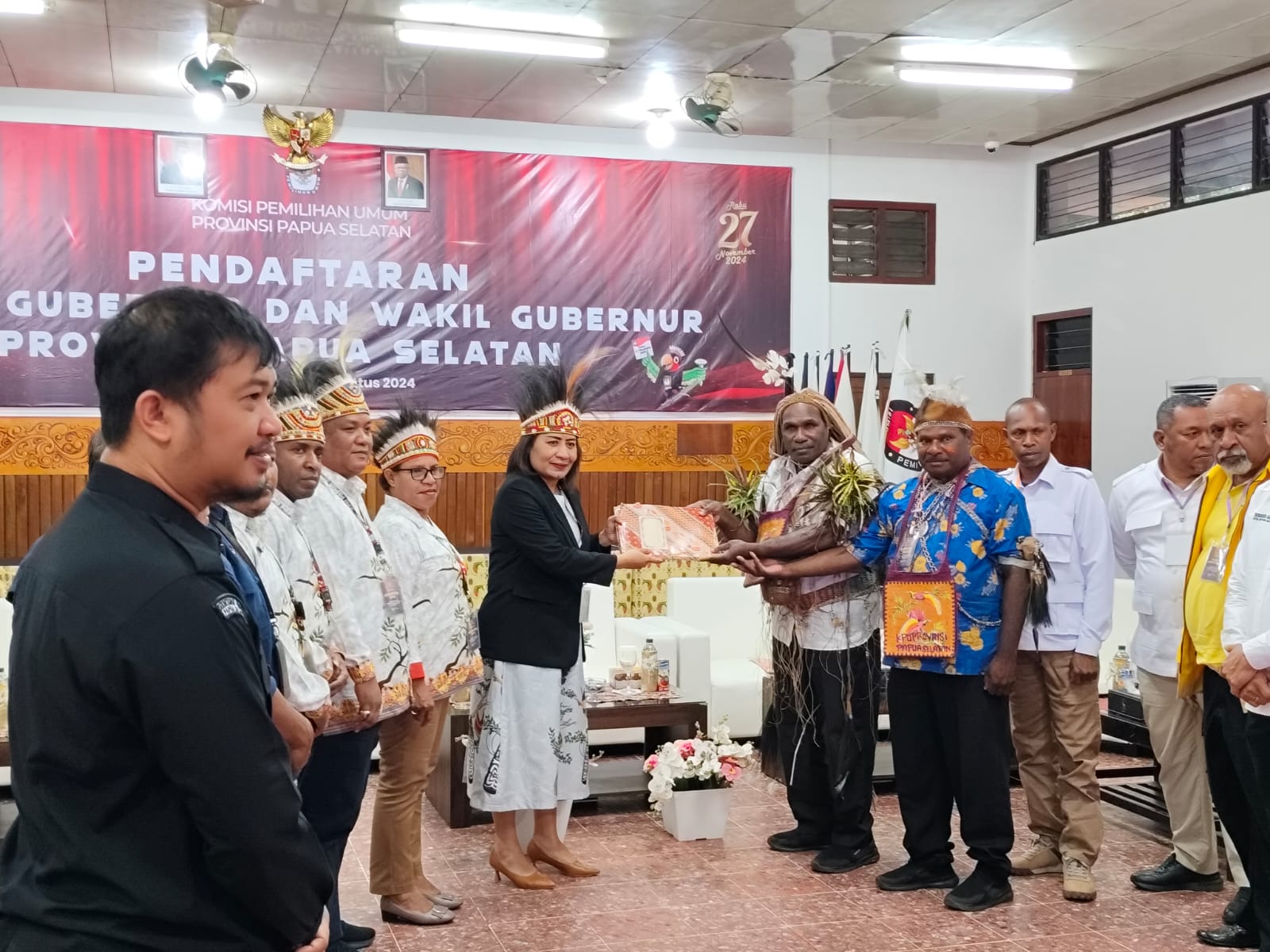 Pasangan Darius Gebze dan Petrus Safan Mendaftar Ke KPU Papua Selatan