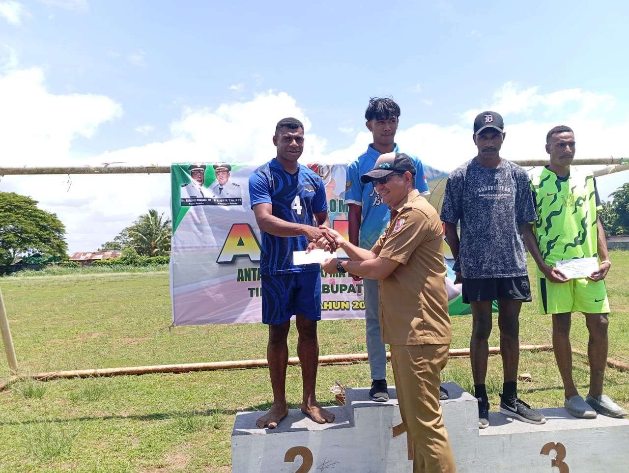 Kirim 3 Atlit SMK Negeri IX Merauke Raih 2 Perak